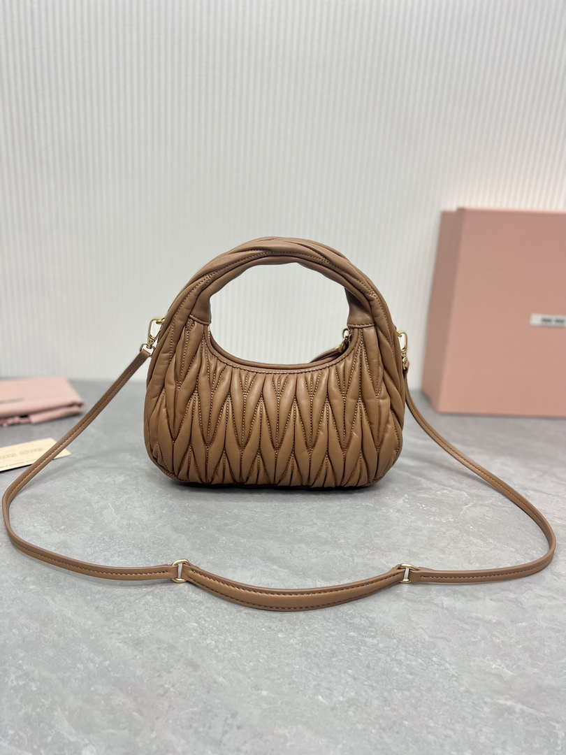 MiuMiu 5BC125 Small Matelass¨¦ nappa leather handbag Caramel