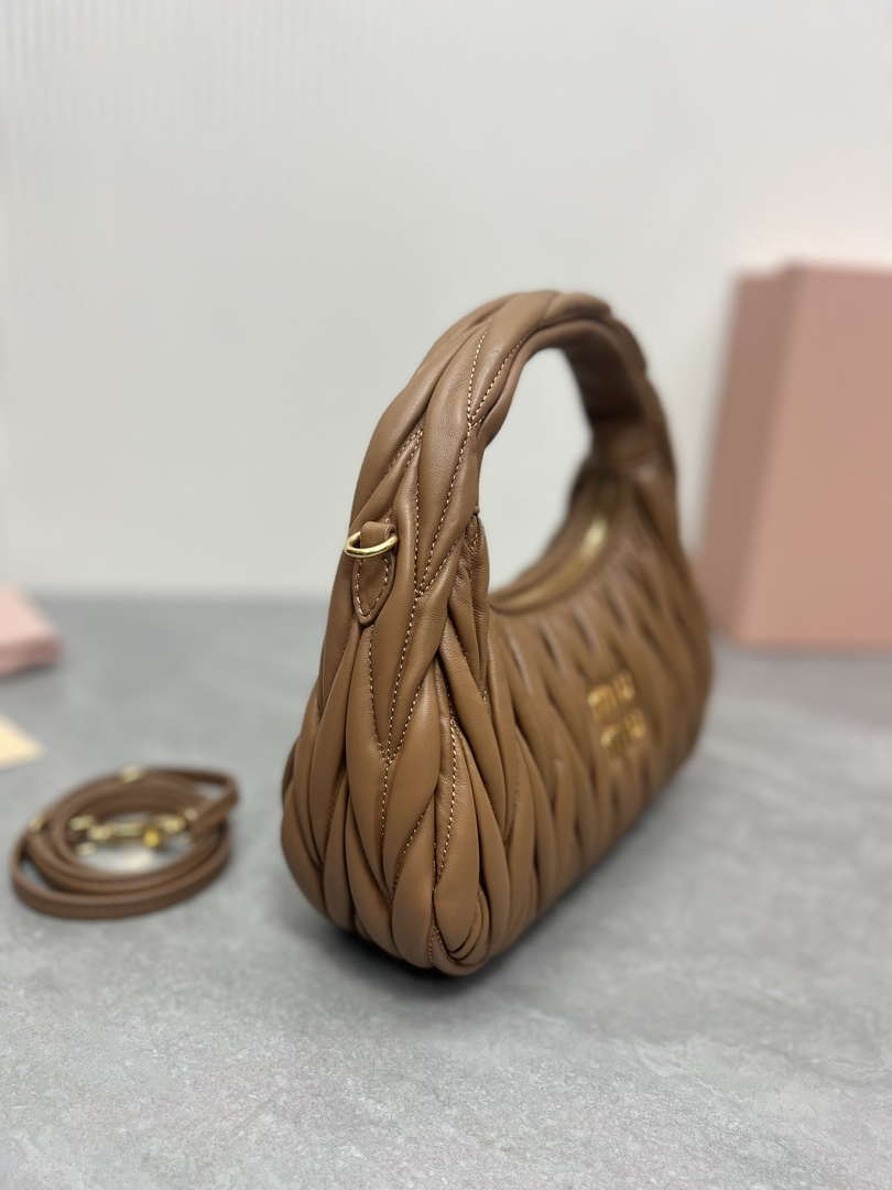 MiuMiu 5BC125 Small Matelass¨¦ nappa leather handbag Caramel