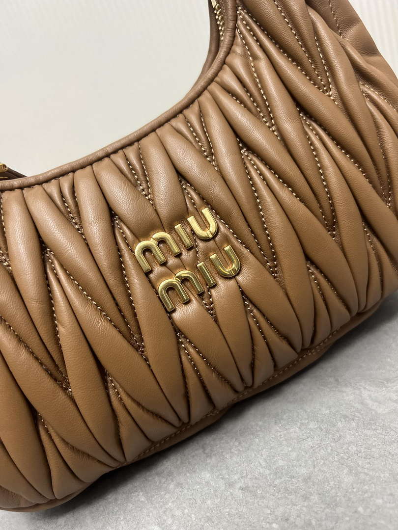 MiuMiu 5BC125 Small Matelass¨¦ nappa leather handbag Caramel