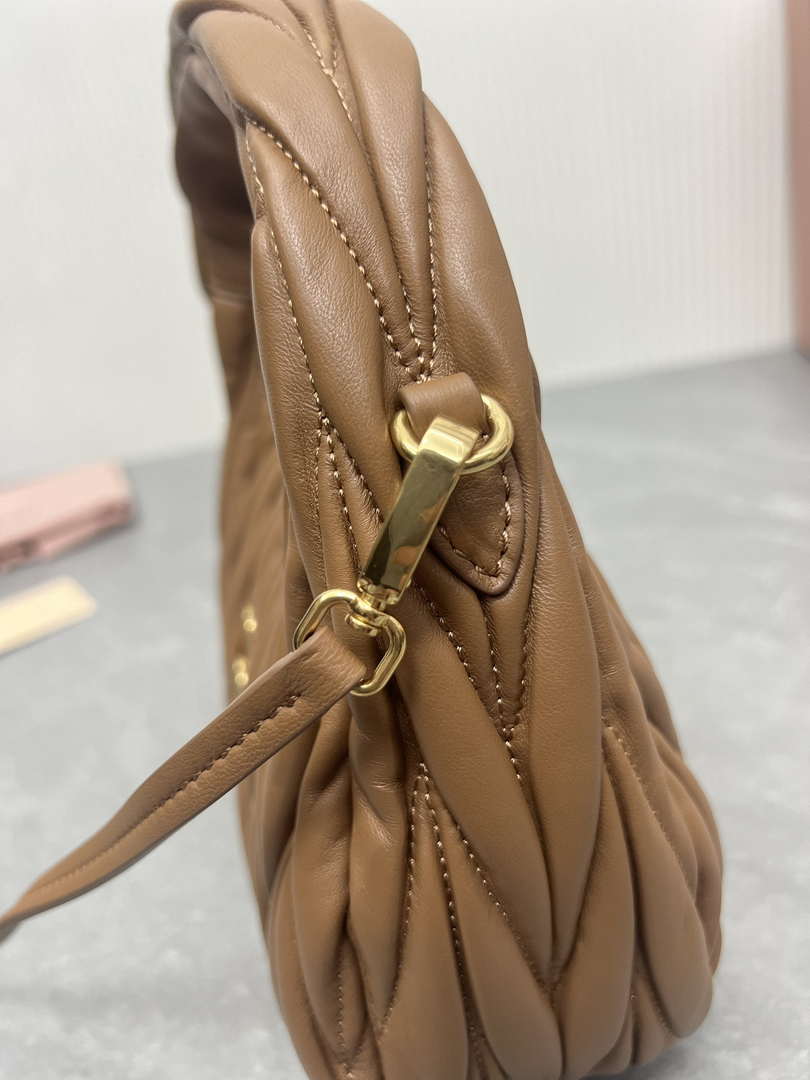 MiuMiu 5BC125 Small Matelass¨¦ nappa leather handbag Caramel