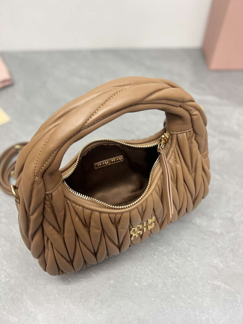 MiuMiu 5BC125 Small Matelass¨¦ nappa leather handbag Caramel