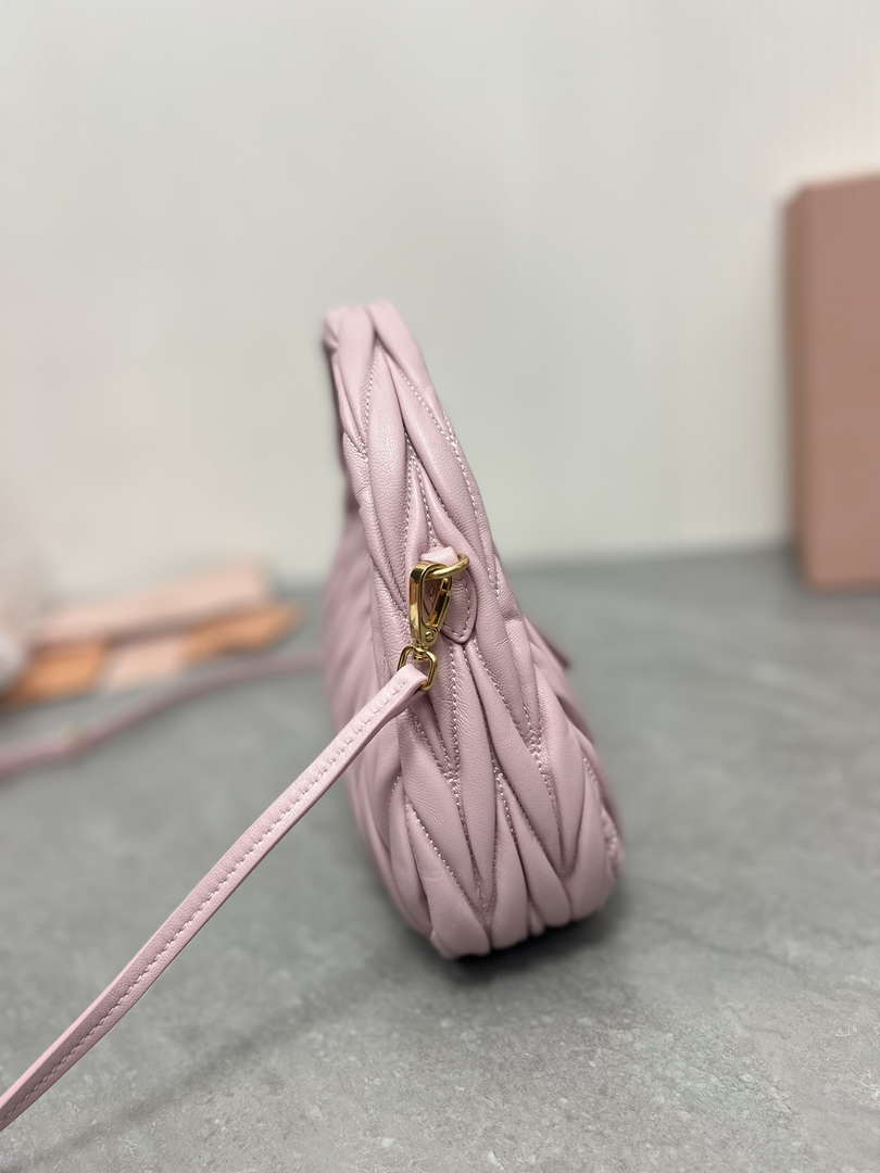 MiuMiu 5BC125 Small Matelass¨¦ nappa leather handbag Light Pink