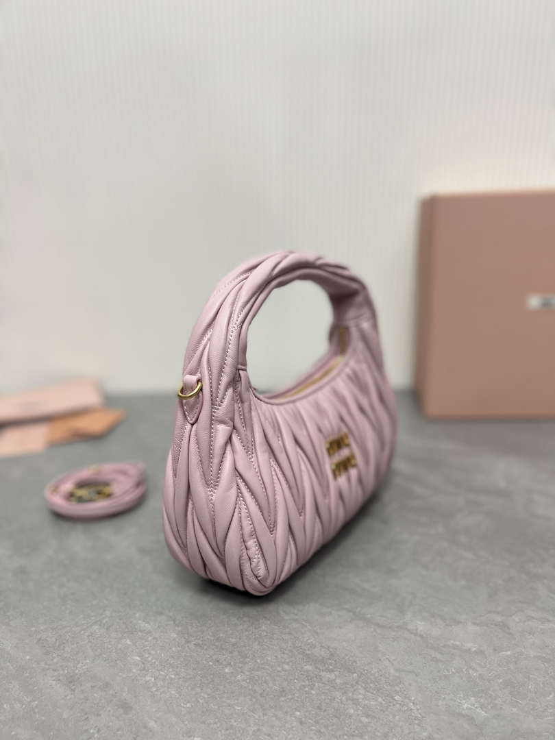 MiuMiu 5BC125 Small Matelass¨¦ nappa leather handbag Light Pink