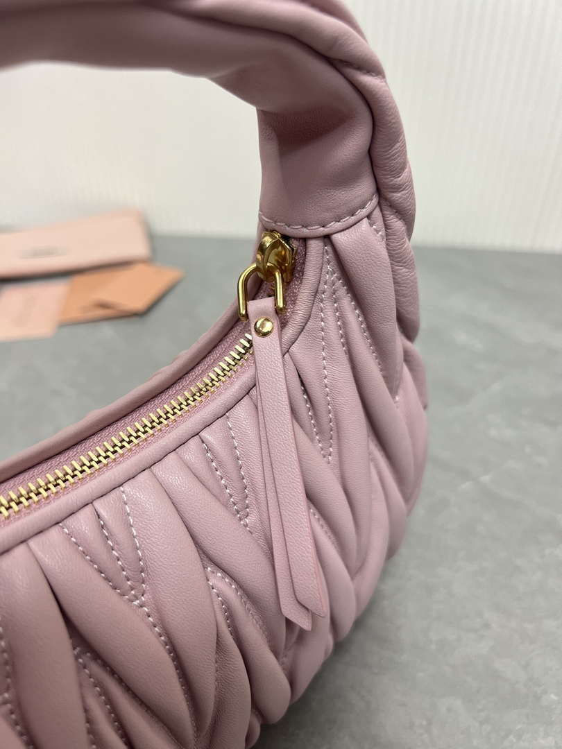 MiuMiu 5BC125 Small Matelass¨¦ nappa leather handbag Light Pink
