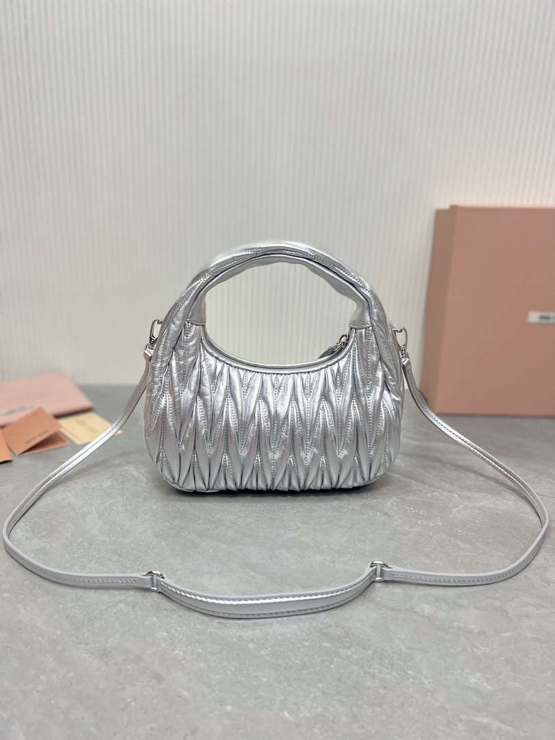 MiuMiu 5BC125 Small Matelass¨¦ nappa leather handbag Silver