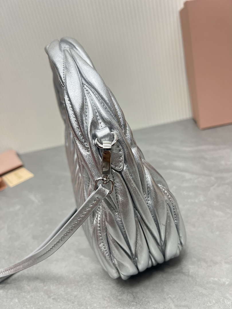 MiuMiu 5BC125 Small Matelass¨¦ nappa leather handbag Silver