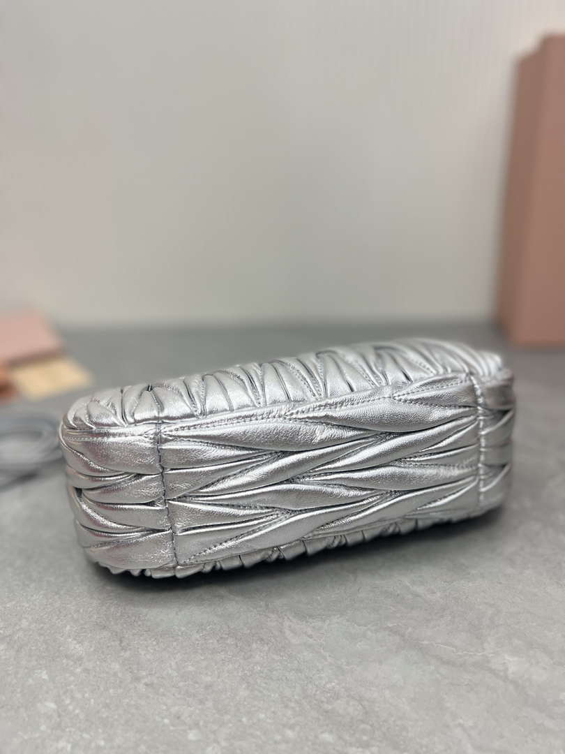MiuMiu 5BC125 Small Matelass¨¦ nappa leather handbag Silver