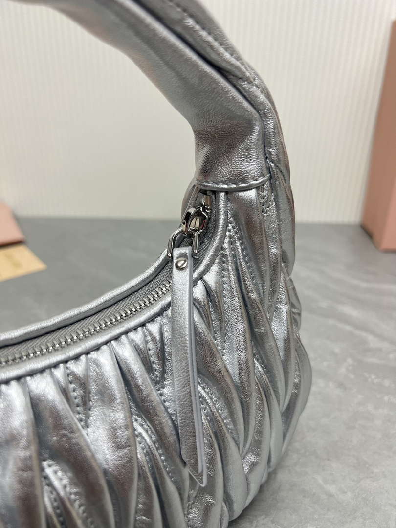 MiuMiu 5BC125 Small Matelass¨¦ nappa leather handbag Silver