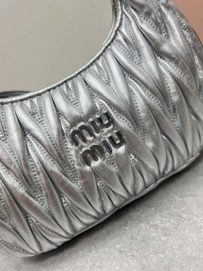 MiuMiu 5BC125 Small Matelass¨¦ nappa leather handbag Silver