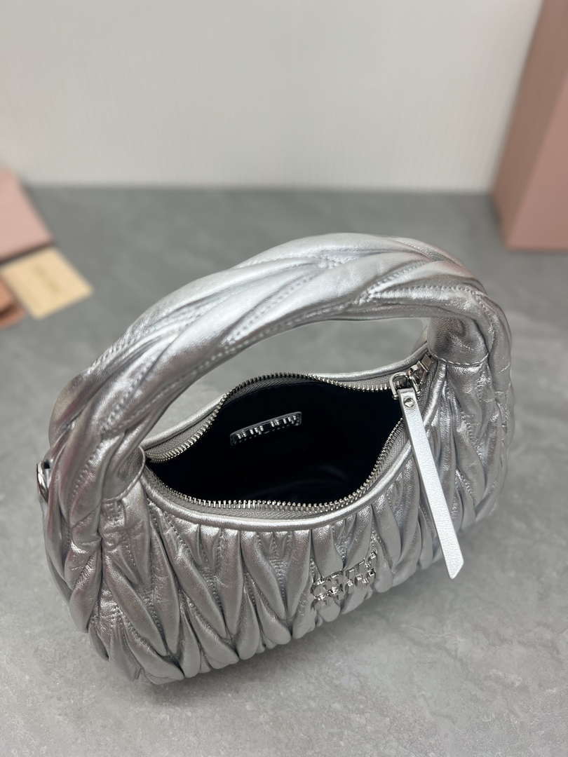 MiuMiu 5BC125 Small Matelass¨¦ nappa leather handbag Silver