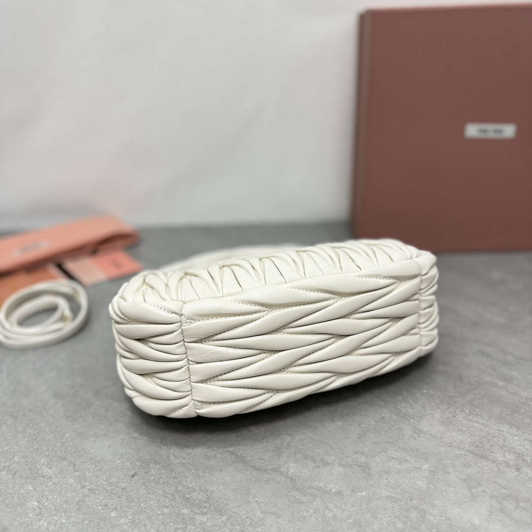 MiuMiu 5BC153 Wander matelass¨¦ nappa leather hobo bag Beige