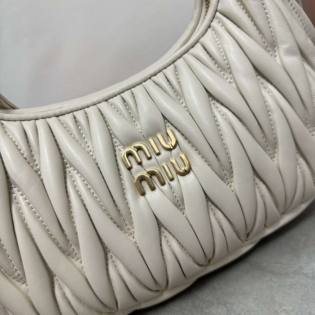 MiuMiu 5BC153 Wander matelass¨¦ nappa leather hobo bag Beige