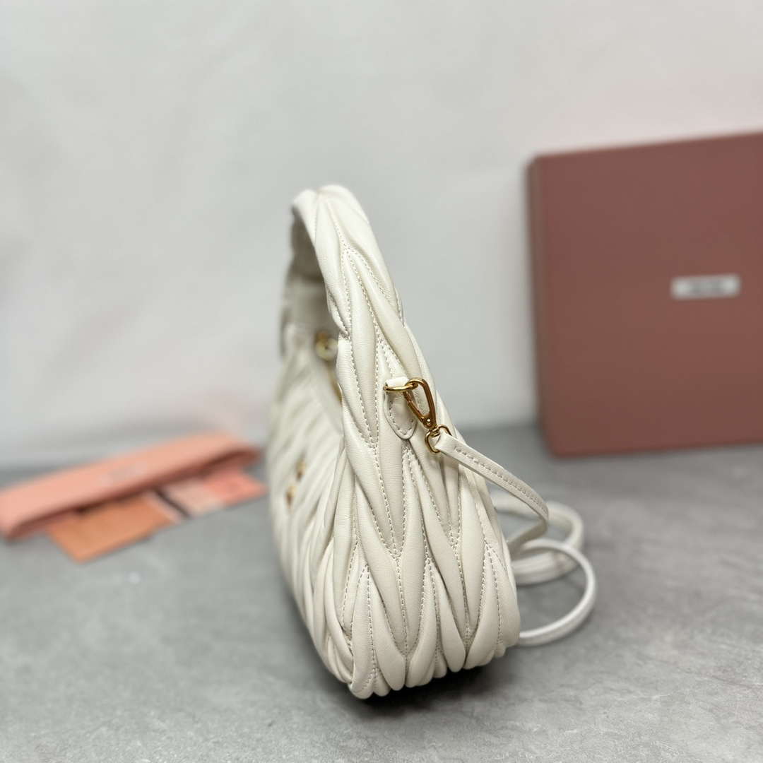 MiuMiu 5BC153 Wander matelass¨¦ nappa leather hobo bag Beige