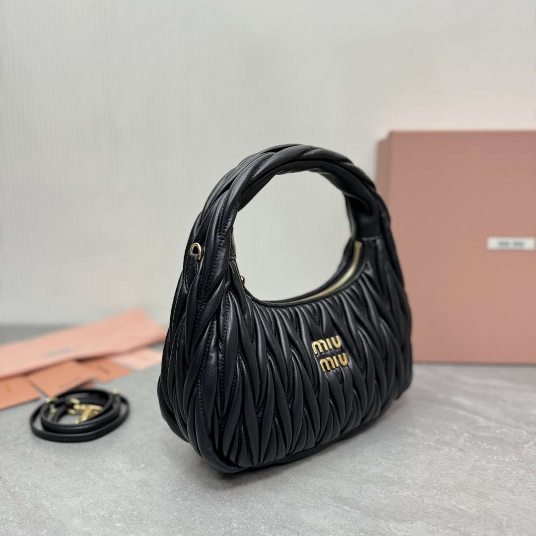 MiuMiu 5BC153 Wander matelass¨¦ nappa leather hobo bag Black