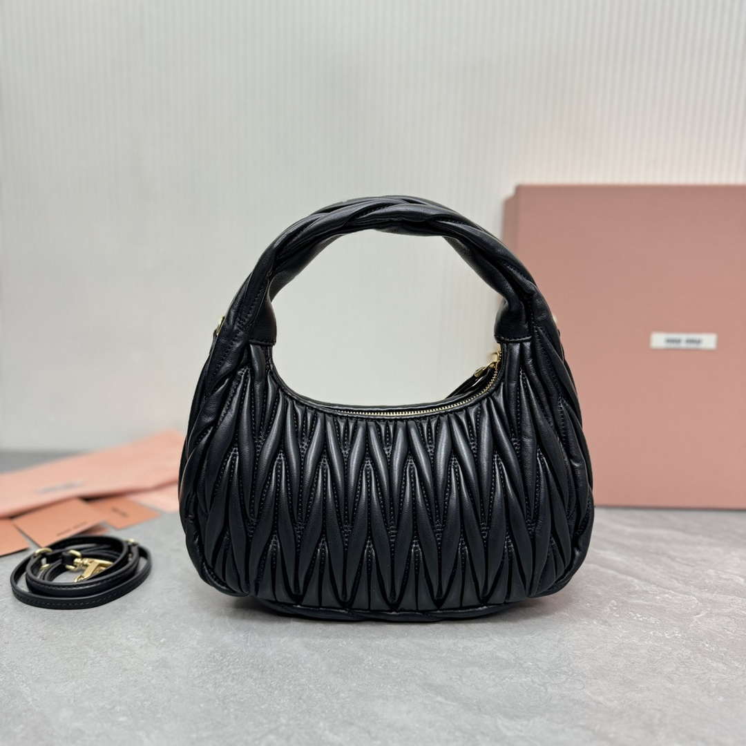 MiuMiu 5BC153 Wander matelass¨¦ nappa leather hobo bag Black