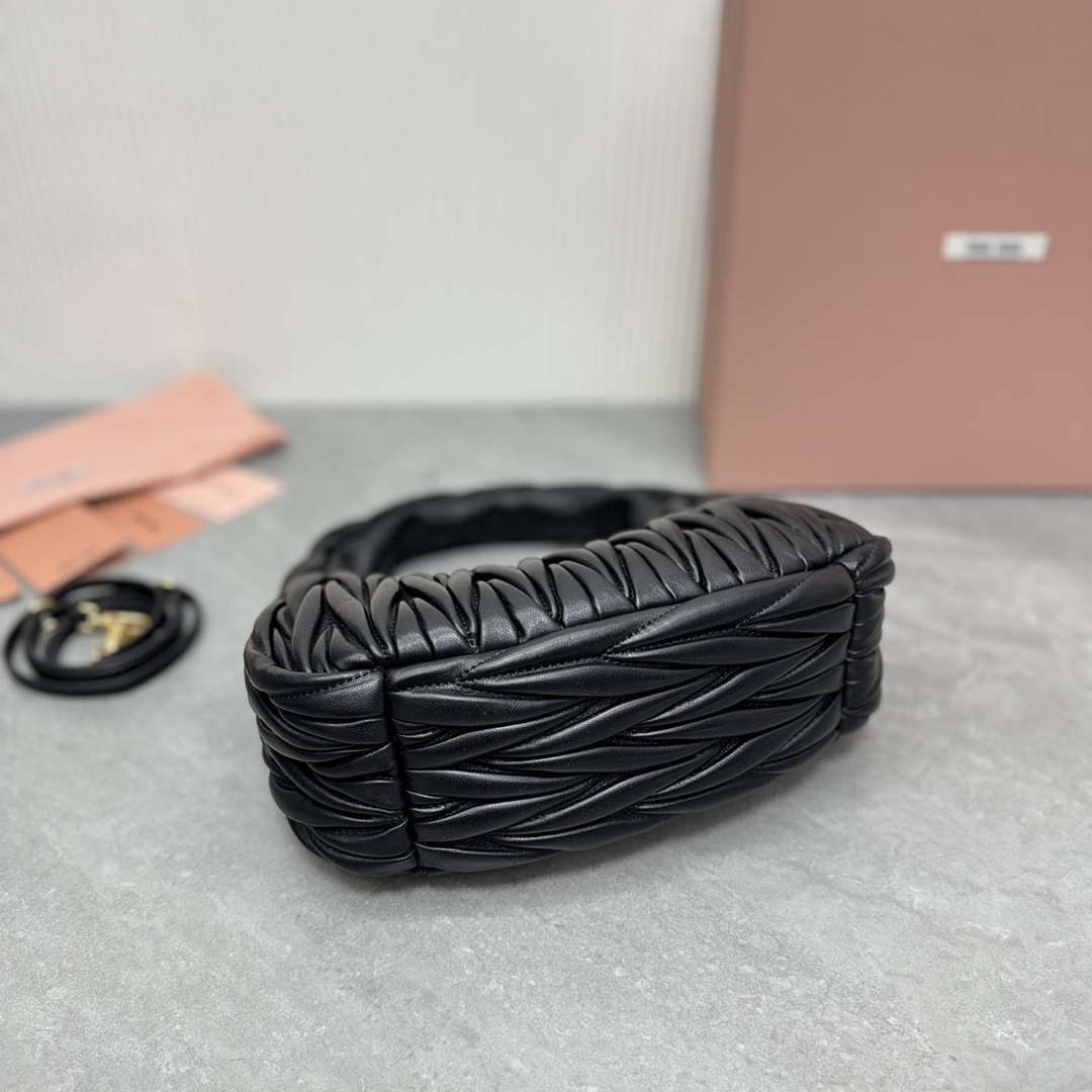 MiuMiu 5BC153 Wander matelass¨¦ nappa leather hobo bag Black