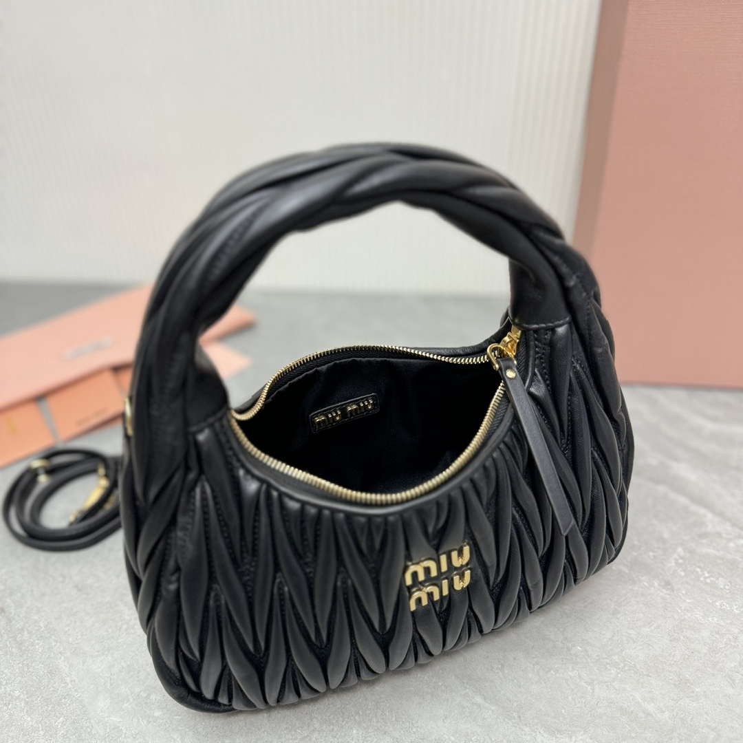 MiuMiu 5BC153 Wander matelass¨¦ nappa leather hobo bag Black