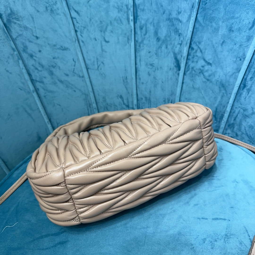 MiuMiu 5BC153 Wander matelass¨¦ nappa leather hobo bag Apricot