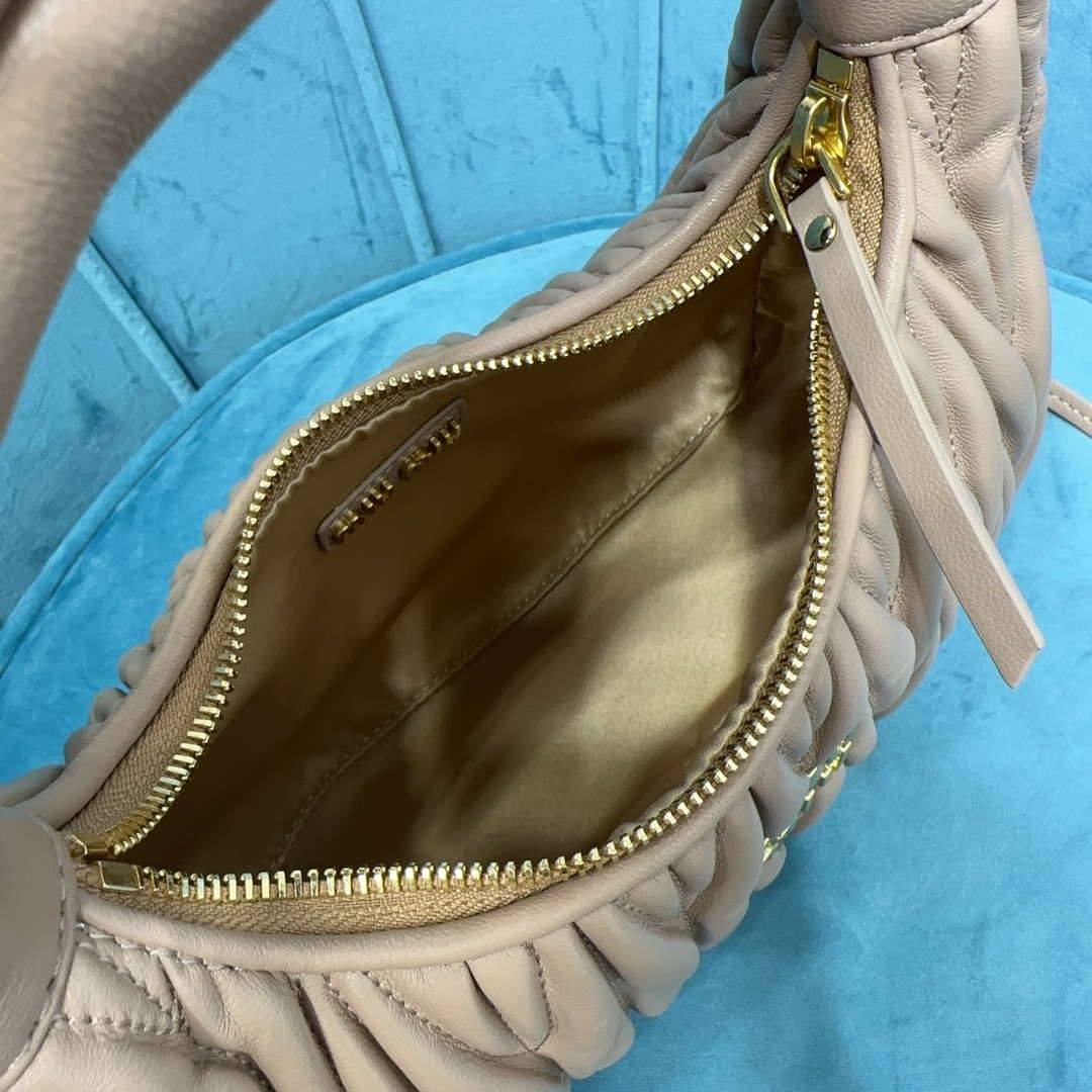 MiuMiu 5BC153 Wander matelass¨¦ nappa leather hobo bag Apricot