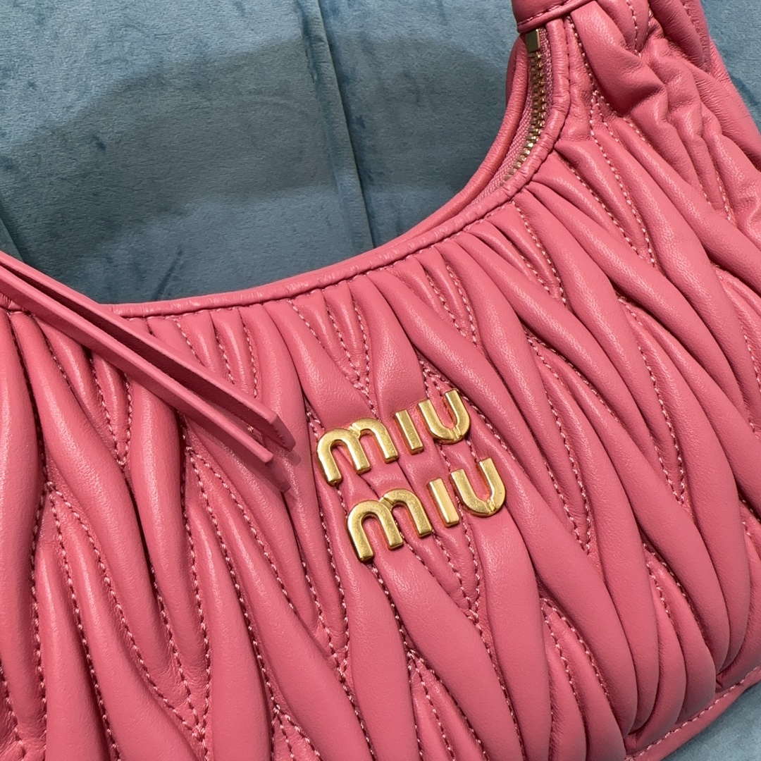 MiuMiu 5BC153 Wander matelass¨¦ nappa leather hobo bag Pink