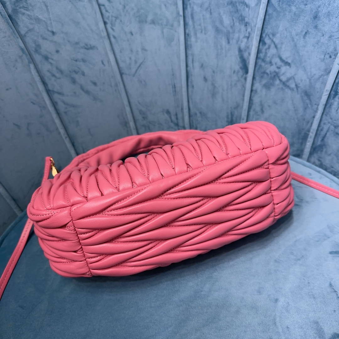 MiuMiu 5BC153 Wander matelass¨¦ nappa leather hobo bag Pink