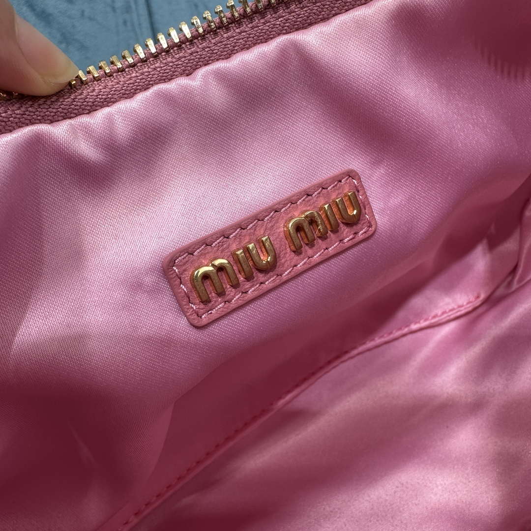 MiuMiu 5BC153 Wander matelass¨¦ nappa leather hobo bag Pink