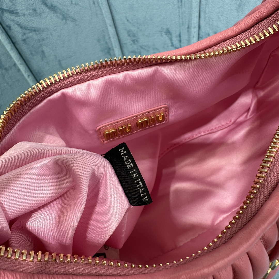 MiuMiu 5BC153 Wander matelass¨¦ nappa leather hobo bag Pink