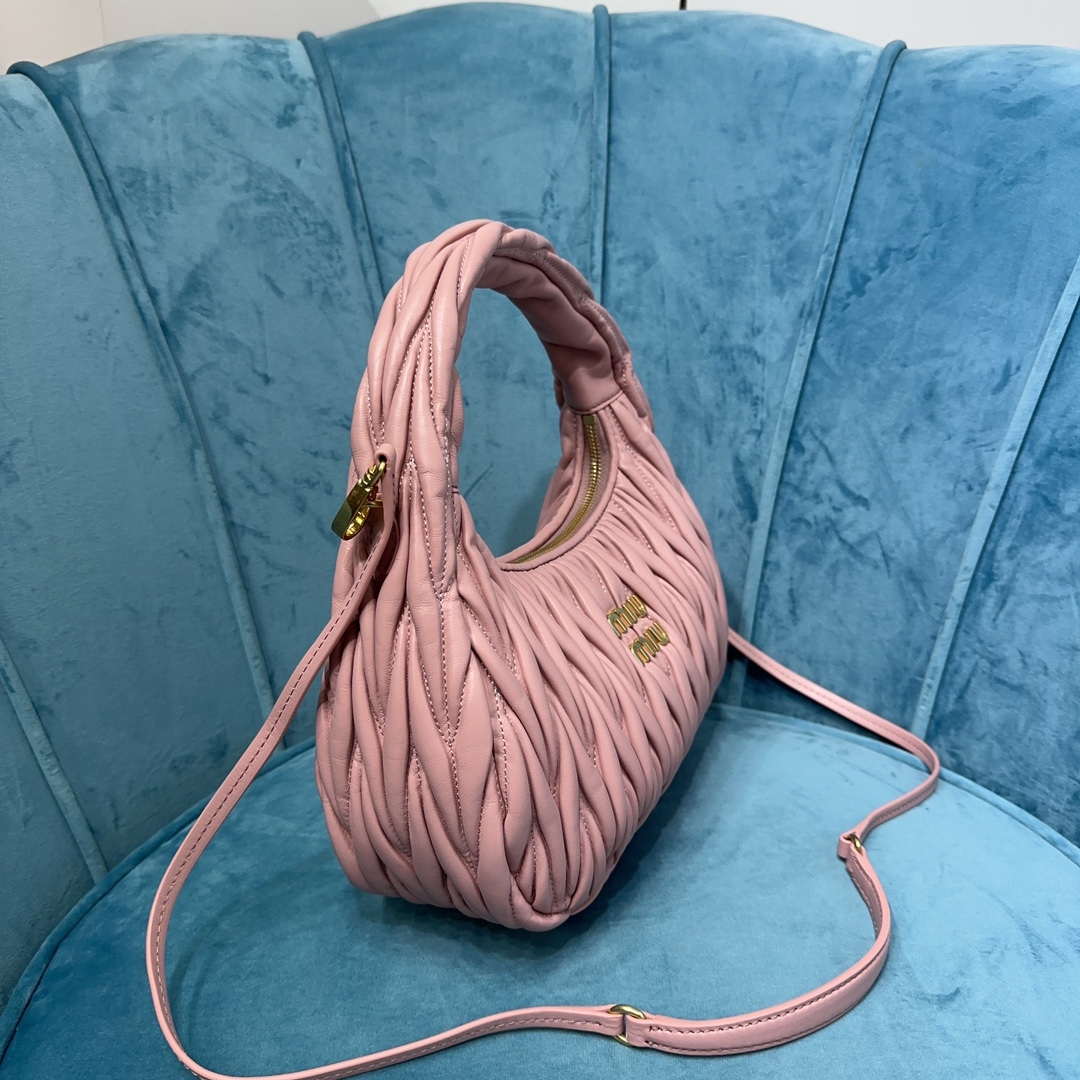 MiuMiu 5BC153 Wander matelass¨¦ nappa leather hobo bag Light Pink