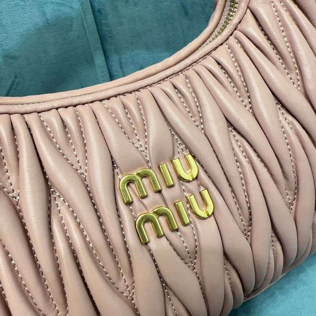 MiuMiu 5BC153 Wander matelass¨¦ nappa leather hobo bag Light Pink