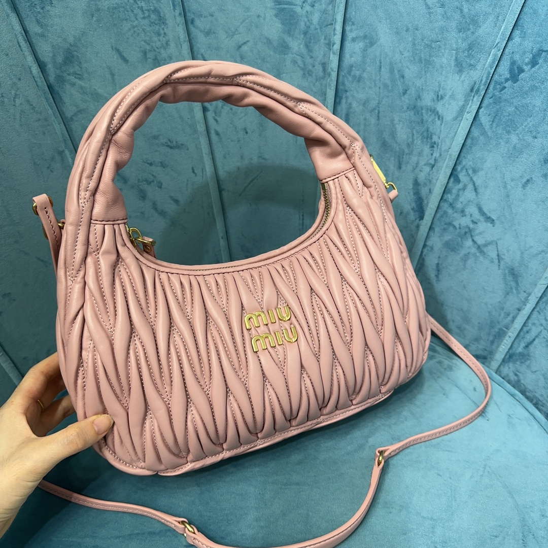 MiuMiu 5BC153 Wander matelass¨¦ nappa leather hobo bag Light Pink