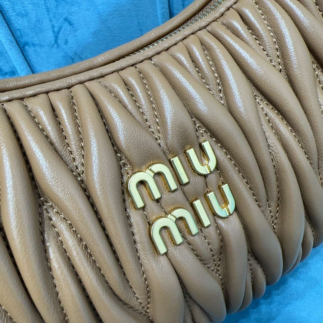 MiuMiu 5BC153 Wander matelass¨¦ nappa leather hobo bag Caramel