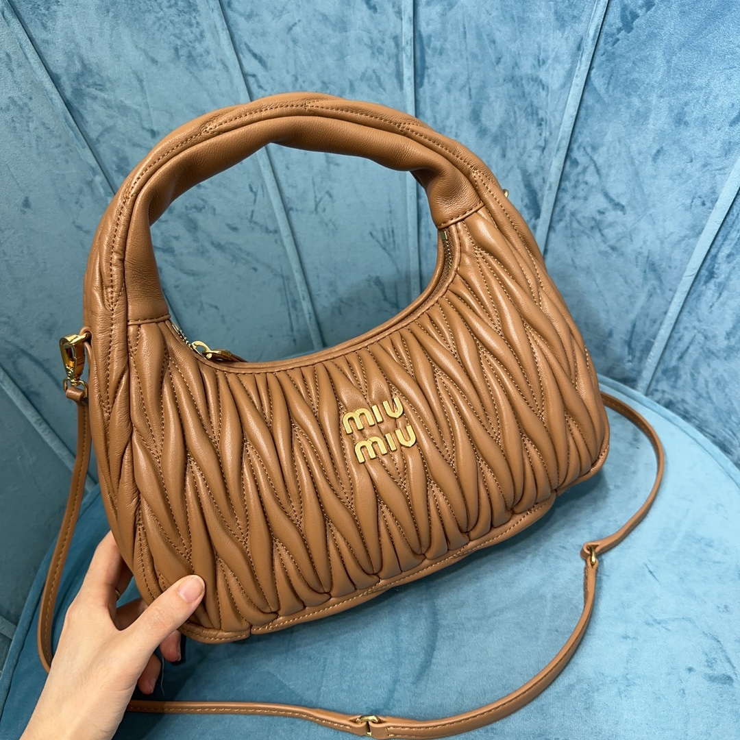 MiuMiu 5BC153 Wander matelass¨¦ nappa leather hobo bag Caramel