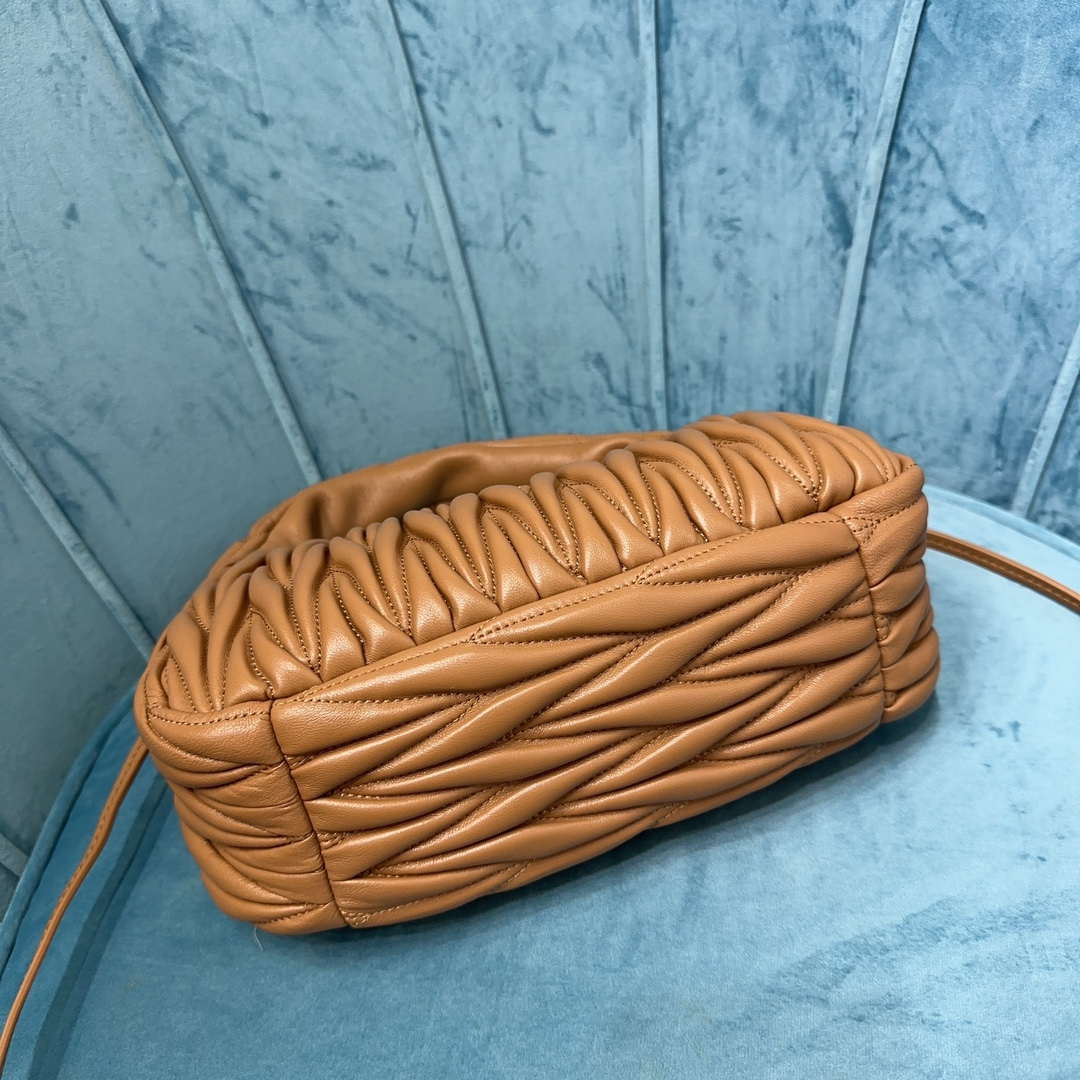 MiuMiu 5BC153 Wander matelass¨¦ nappa leather hobo bag Caramel