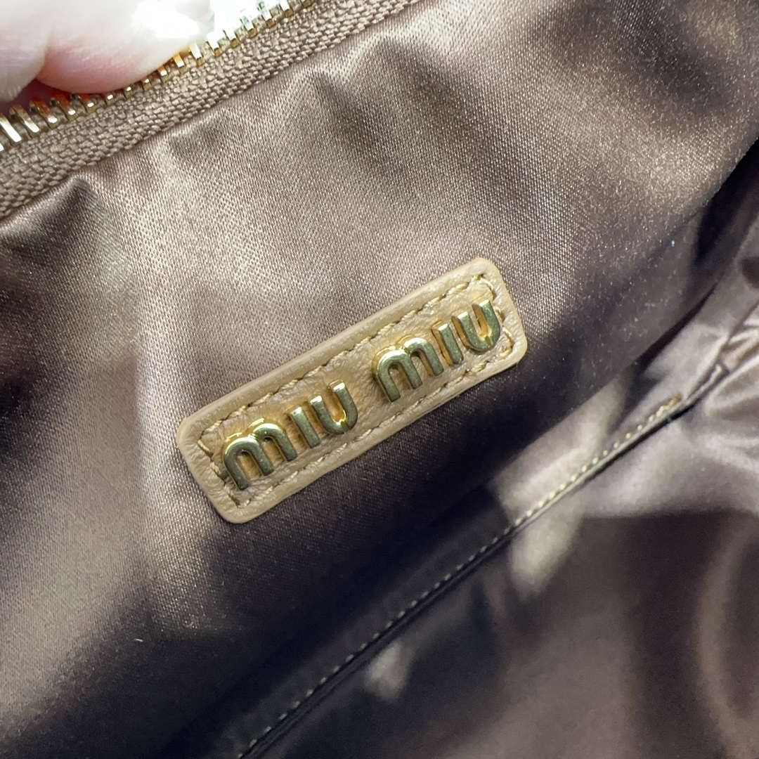 MiuMiu 5BC153 Wander matelass¨¦ nappa leather hobo bag Caramel