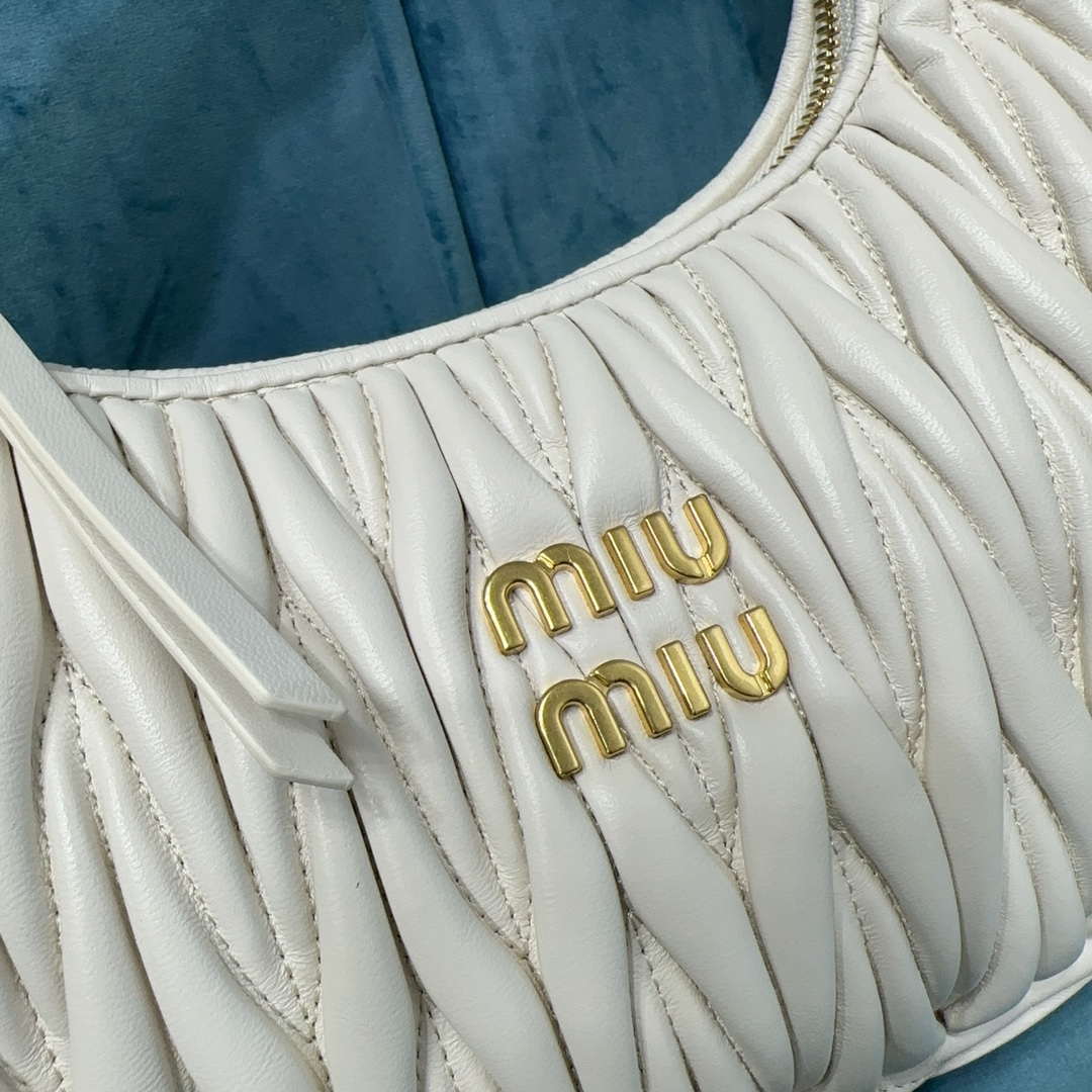 MiuMiu 5BC153 Wander matelass¨¦ nappa leather hobo bag White