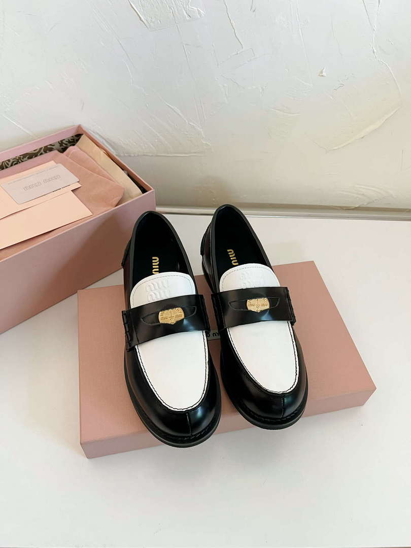 MiuMiu 5D773D Women's Leather loafers Miu8036 - Euro 35=US 4 - View 1