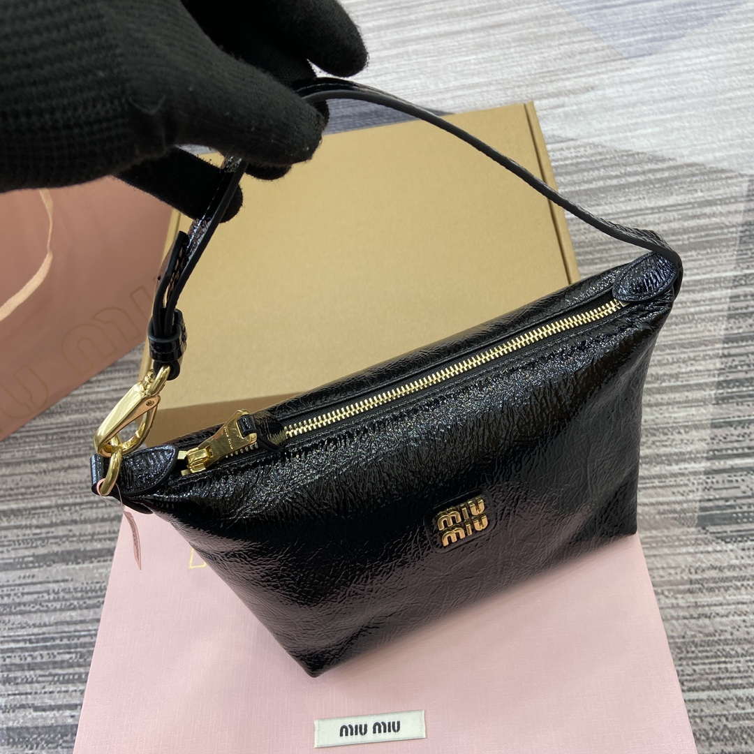 MiuMiu 5NE841 Naplak Patent Leather Pouch Bag Black - Default Title - View 4