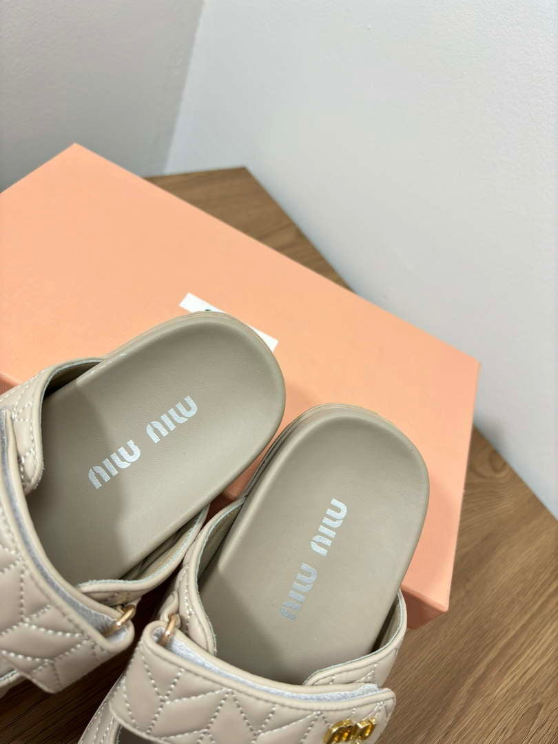 MiuMiu 5X135E Women's Sporty matelass¨¦ nappa leather sandals Miu8009