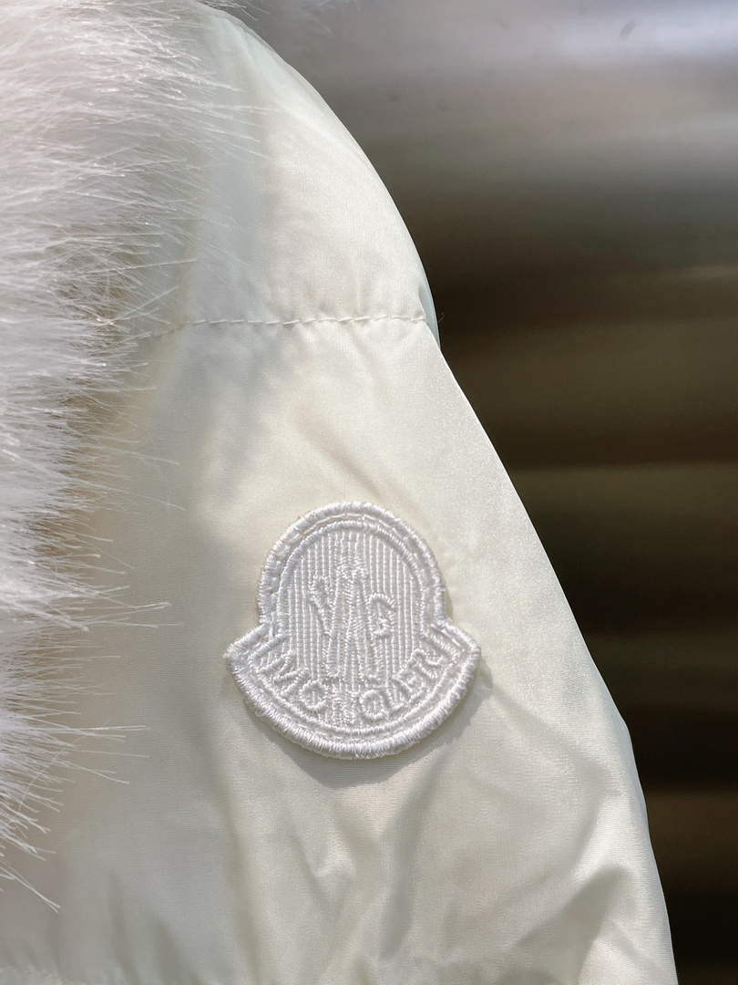 Moncler G20911A Women's Ecrins Short Down White 88629