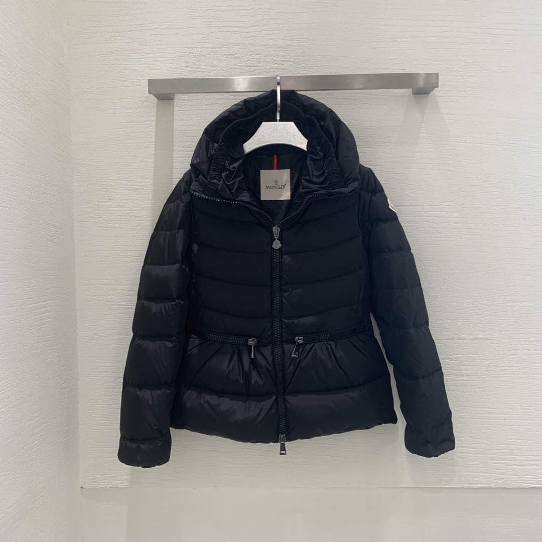 Moncler G20911A Women's Short Down Black 88631