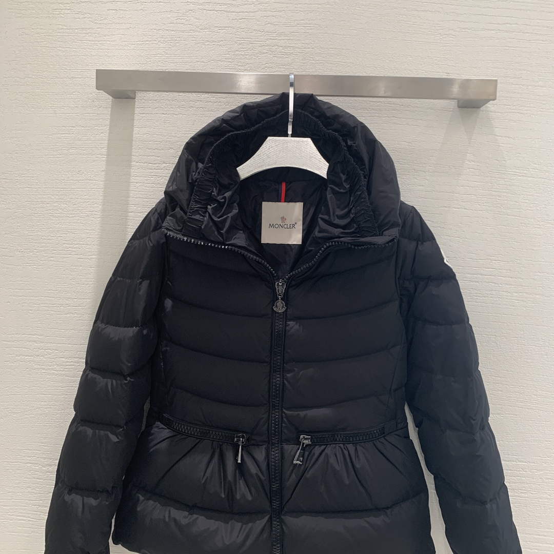 Moncler G20911A Women's Short Down Black 88631