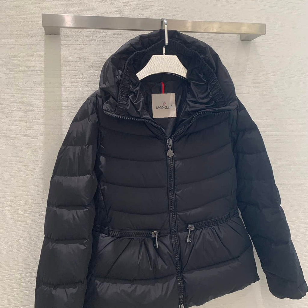 Moncler G20911A Women's Short Down Black 88631