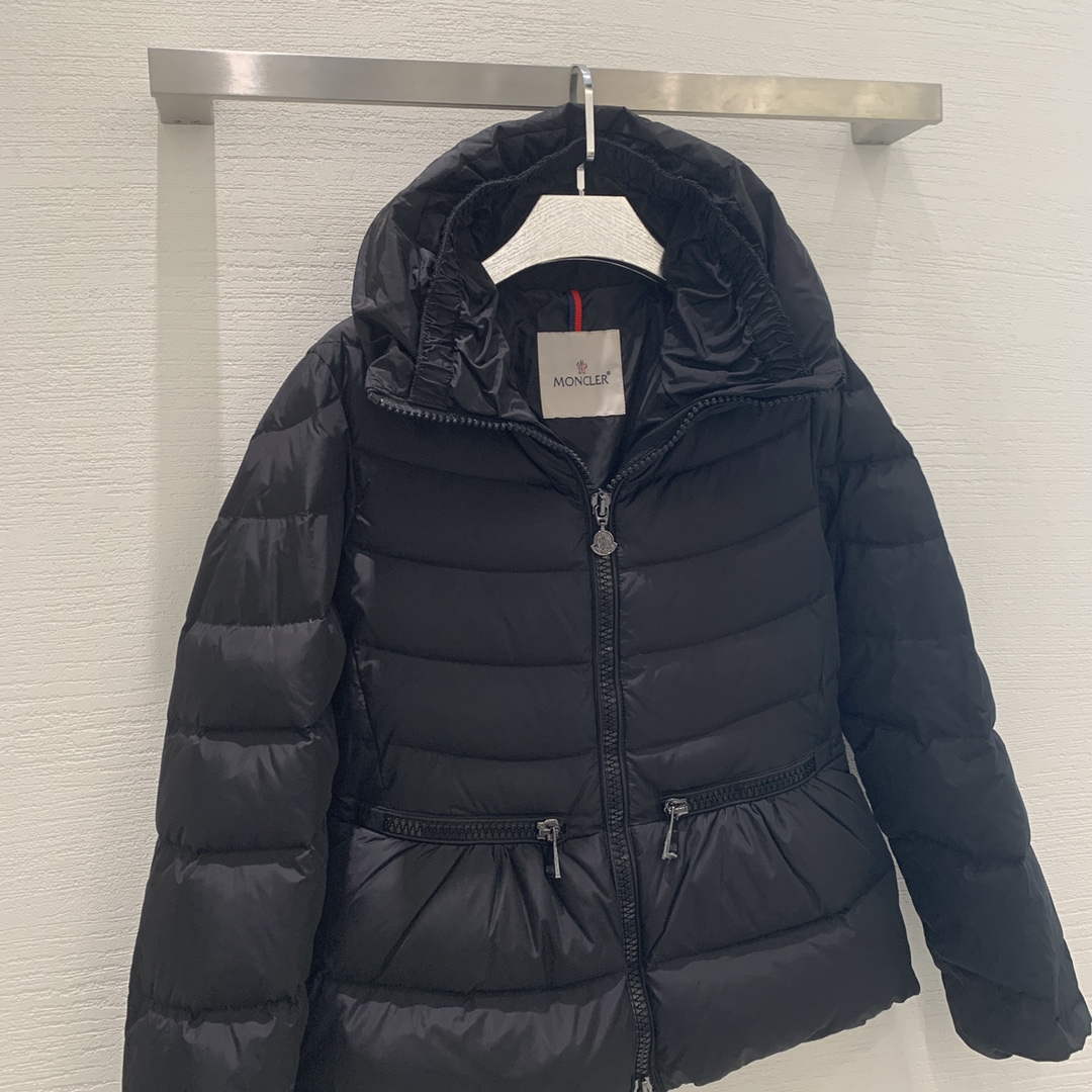 Moncler G20911A Women's Short Down Black 88631