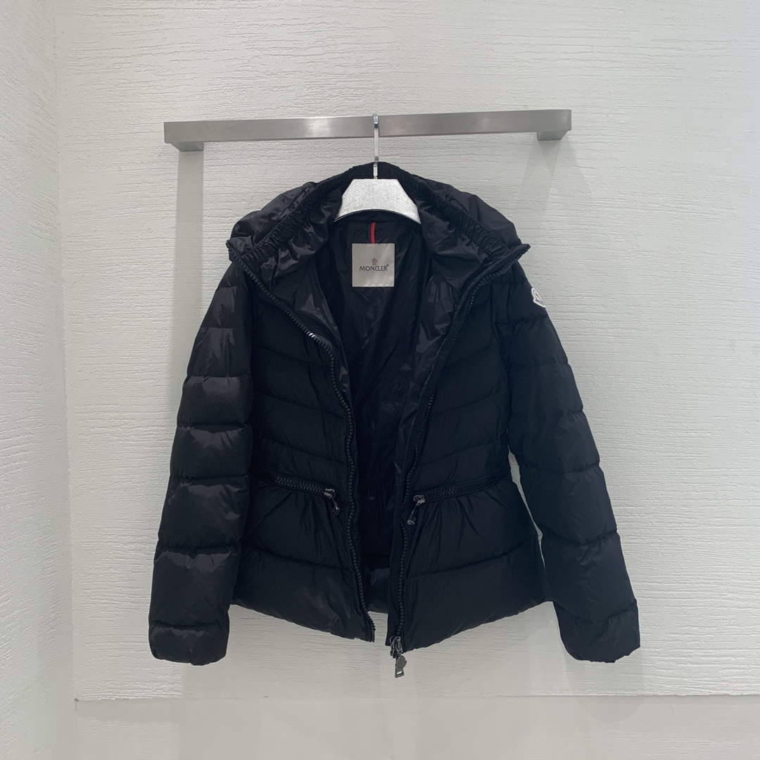 Moncler G20911A Women's Short Down Black 88631