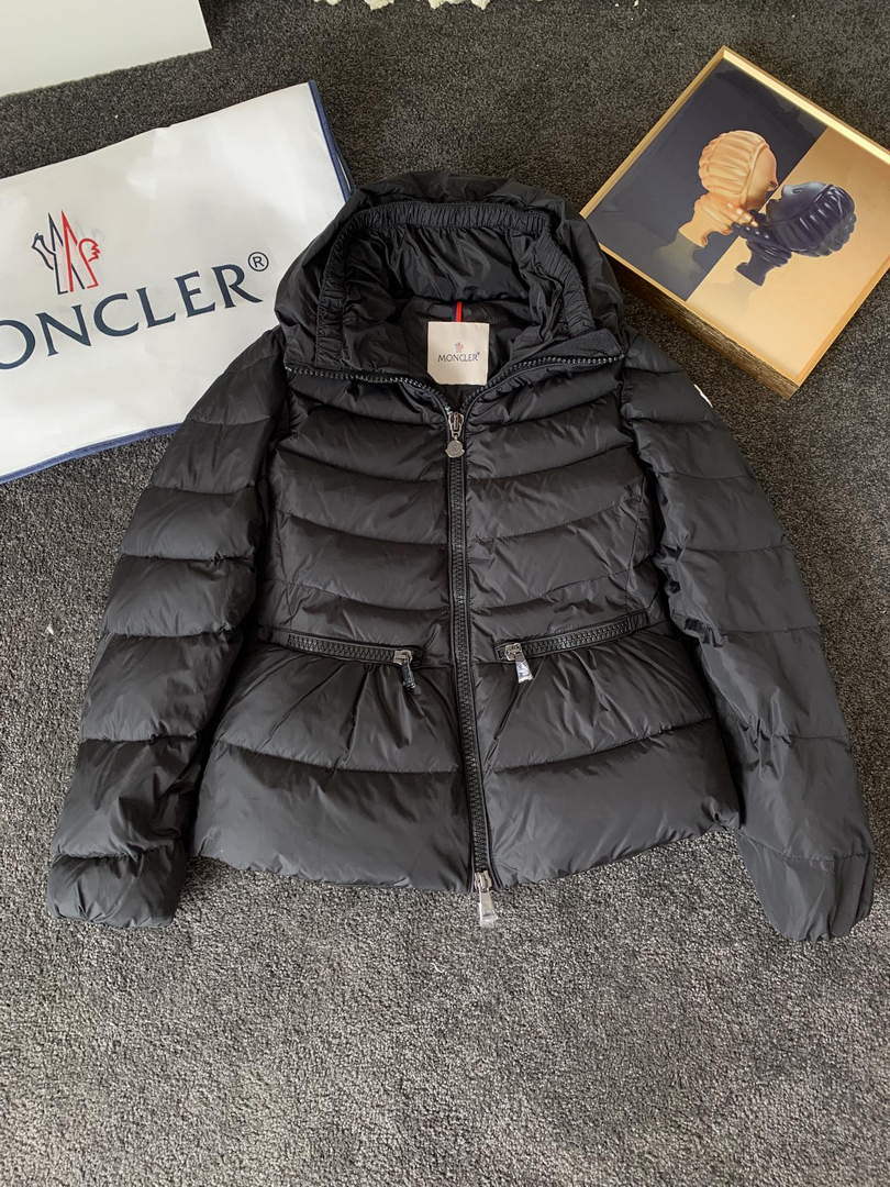Moncler G20911A Women's Short Down Black 88631