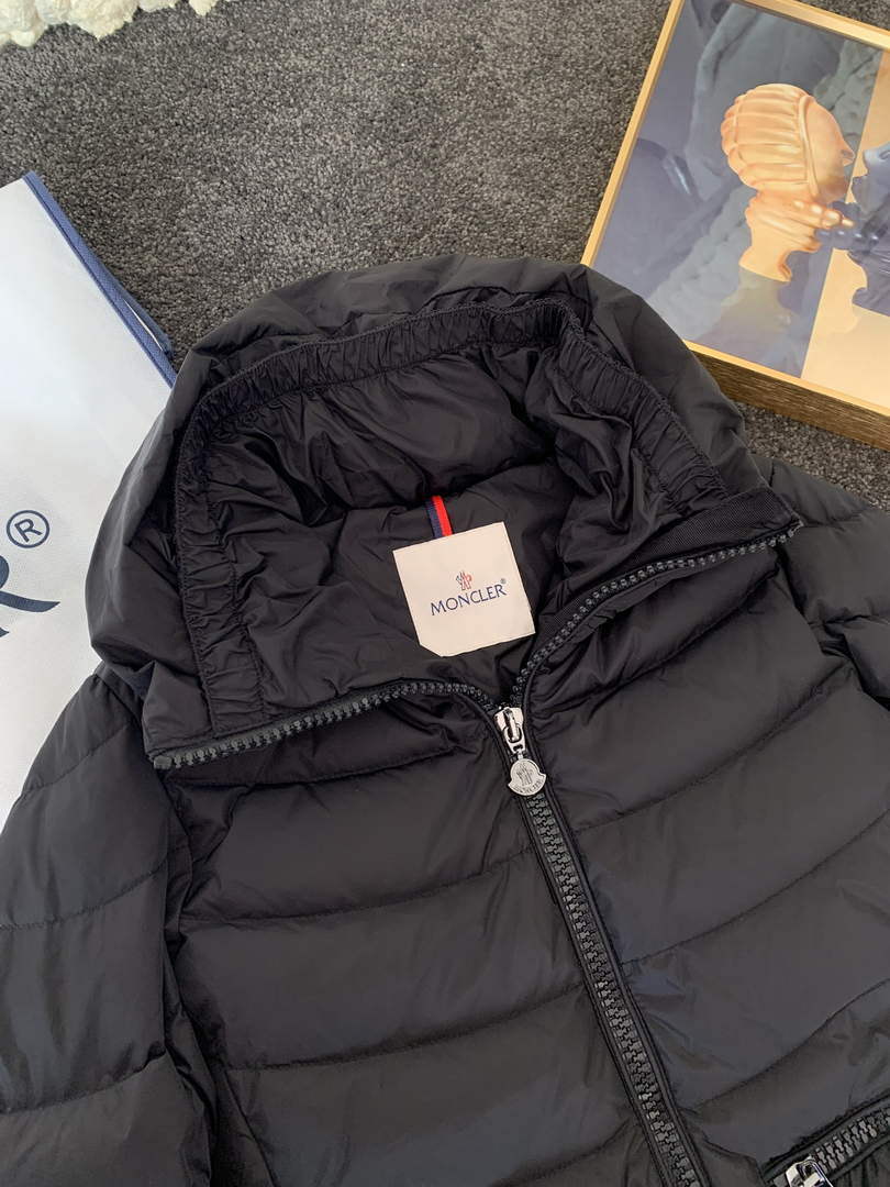 Moncler G20911A Women's Short Down Black 88631