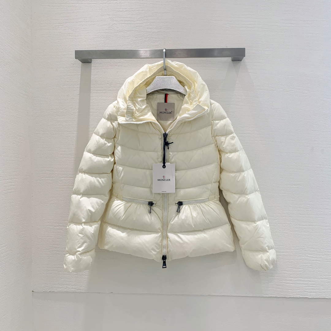 Moncler G20911A Women's Short Down White 88630