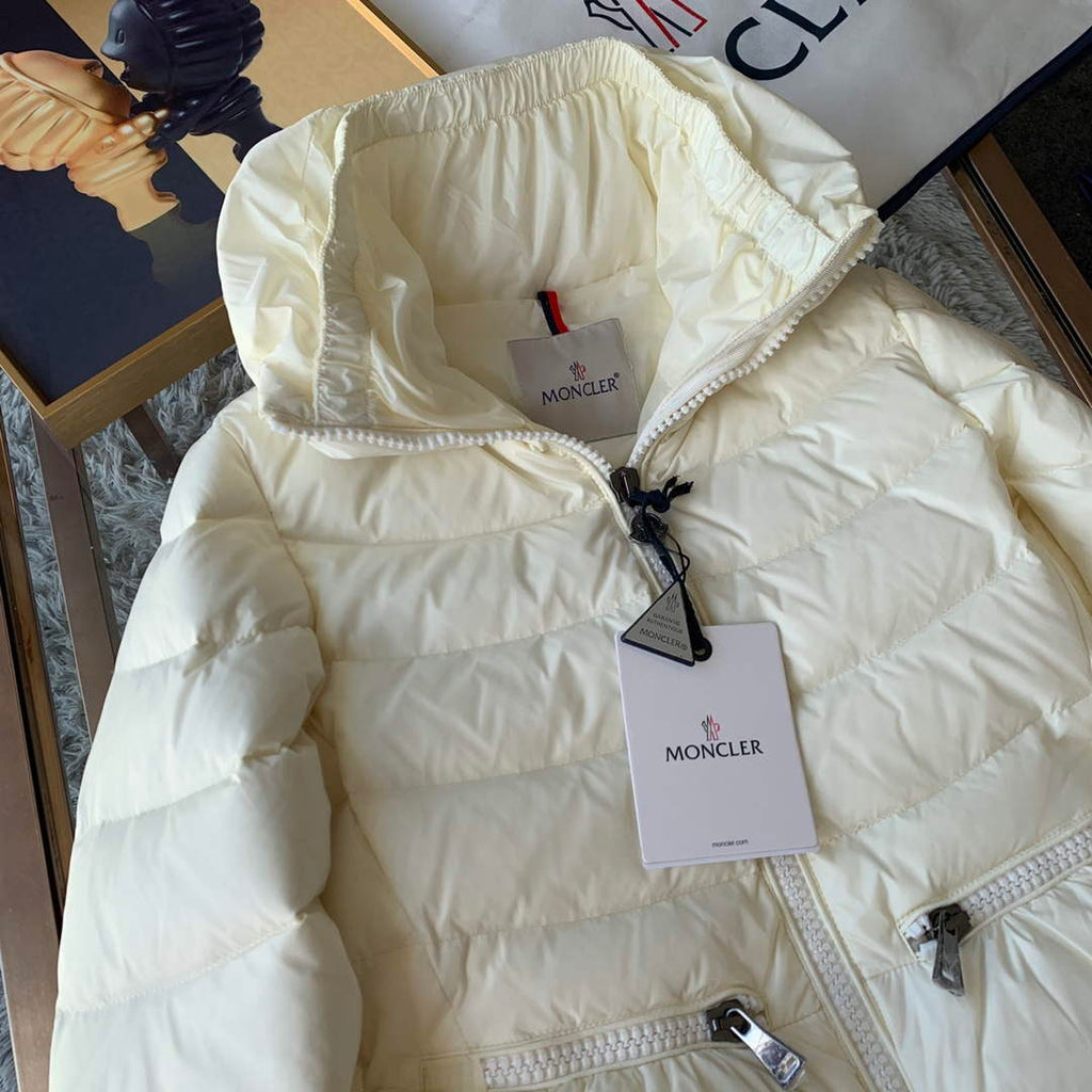 Moncler G20911A Women's Short Down White 88630