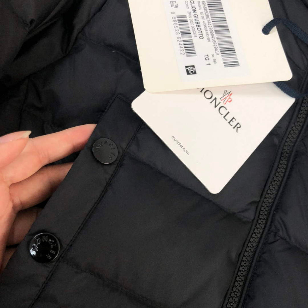 Moncler G20912A Women's Short Down Black 88635
