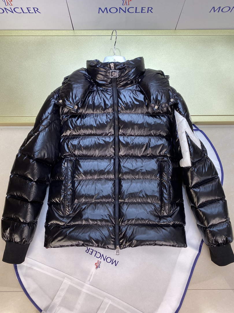 Moncler H20911A Men's Corydale Short Down Jacket Black 88620